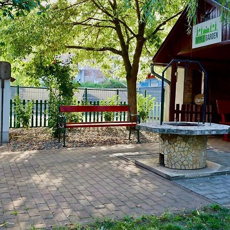 Applegarden Villa Debrecen Kültér fotó