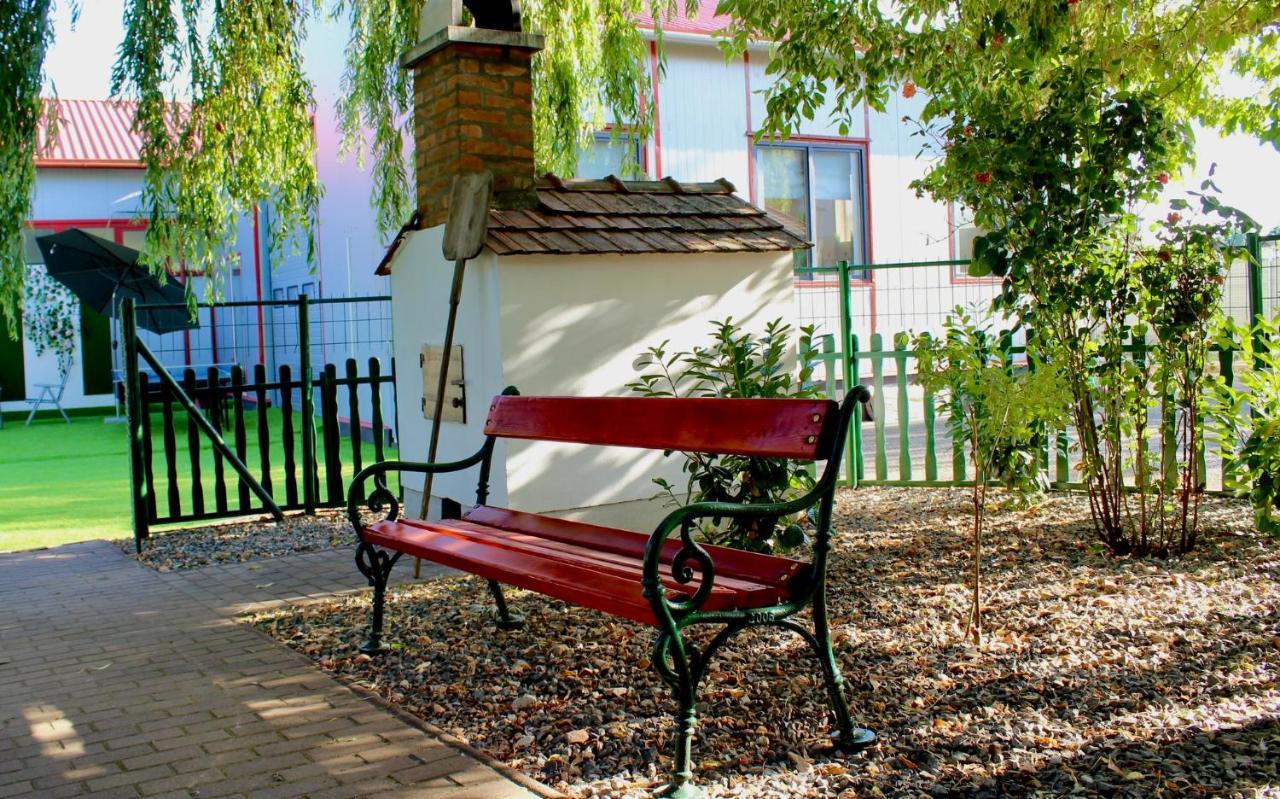 Applegarden Villa Debrecen Kültér fotó